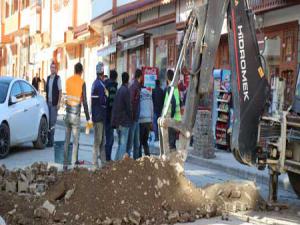 Oltuda kazı çalışmaları sırasında doğalgaz borusu hasar gördü