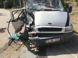 Oltuda trafik kazası: 2 yaralı