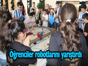 Ortaokul öğrencileri robotlarını kıyasıya yarıştırdı