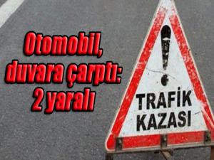 Otomobil, duvara çarptı: 2 yaralı