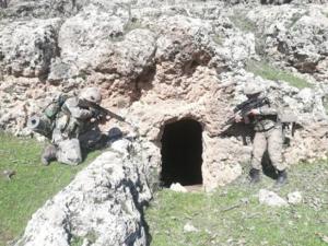 PKK'lı teröristlerin kullandığı 35 mağara tespit edildi