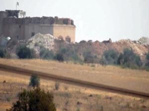 PYD/PKK Münbiç'in etrafına hendek kazıp, duvar ördü