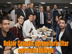  Rektör Çomaklı öğrencilerle iftar sofrasına buluştu