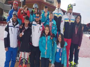 Rüzgar kayak kulübü madalyaları topladı