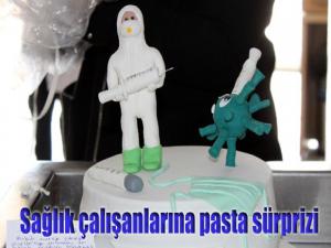 Sağlık çalışanlarına pasta sürprizi