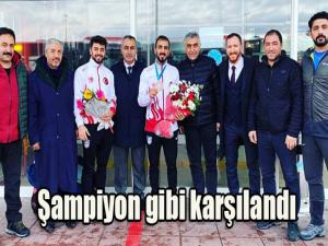 Şampiyon gibi karşılandı