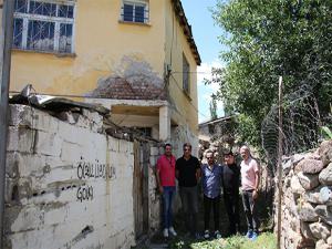 Sanatçı Yağız, İbrahim Erkal'ın evini ziyaret etti