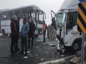Sarıkamış'ta zincirleme trafik kazası: 20 yaralı