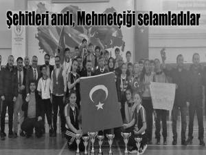 Şehitleri andı, Mehmetçiği selamladılar