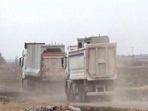 Sınır hattındaki karakollara beton blok sevkıyatı yapılıyor