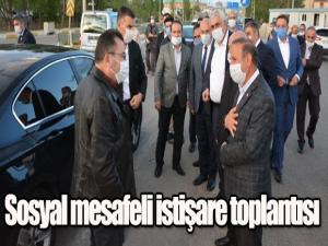 Sosyal mesafeli istişare toplantısı