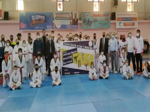 Taekwondocular Tutar için tatamiye çıktı