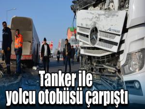 Tanker ile yolcu otobüsü çarpıştı, şans eseri yaralanan olmadı