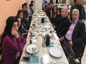 Taşçı öğrencilerle iftar yemeğinde bir araya geldi