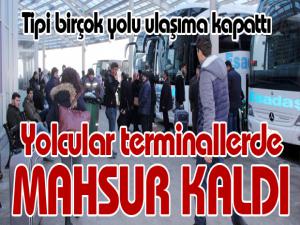 Tipi birçok yolu ulaşıma kapattı, yolcular terminallerde mahsur kaldı