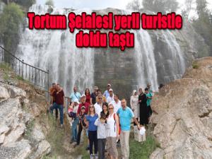 Tortum Şelalesi yerli turistle doldu taştı