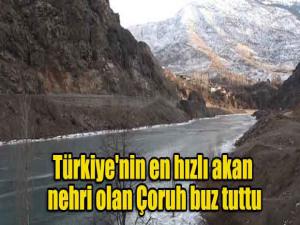 Türkiye'nin en hızlı akan nehri olan Çoruh buz tuttu
