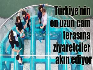 Türkiyenin en uzun cam terasına ziyaretçiler akın ediyor