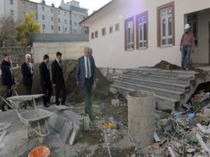 Vali Azizoğlu okul inşaatlarını inceledi 