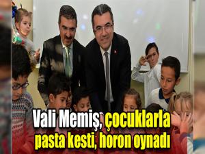 Vali Memiş, çocuklarla pasta kesti, horon oynadı