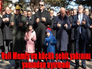 Vali Memiş en küçük şehit yakınını yanından ayırmadı