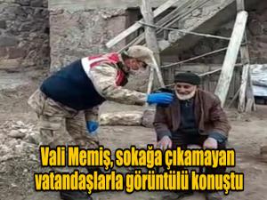 Vali Memiş, sokağa çıkamayan vatandaşlarla görüntülü konuştu