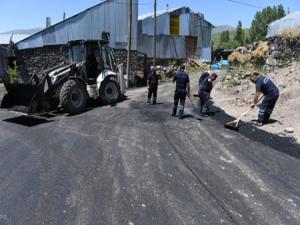 Yakutiye, en uzak köyünü asfaltlıyor