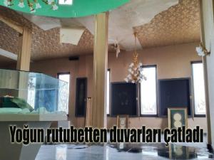 Yoğun rutubetten duvarlar dökülmeye başladı