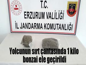 Yolcunun sırt çantasında 1 kilo bonzai ele geçirildi