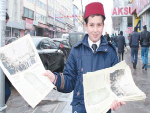 Erzurum'da Osmanlıca gazete dağıtıldı