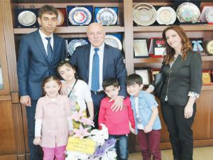 Başkan Sekmen'in minik misafirleri
