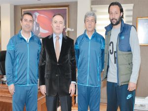 Erzurumspor teknik heyetinden Vali  Altıparmak'a ziyaret