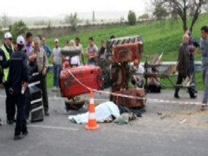 TRAKTÖRÜN ALTINDA KALAN ÇOCUK HAYATINI KAYBETTİ