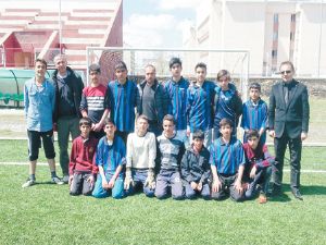 Futbolda şampiyon  Pasinler Ortaokulu