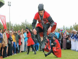 Atatürk Üniversitesi'nde Bahar Şenliği coşkusu