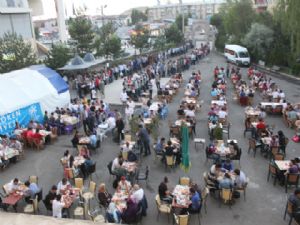 PALANDÖKEN BELEDİYESİNİN İFTAR SOFRALARI HAZIR