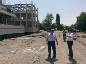 KAYMAKAM ADA, OKUL İNŞAATLARINDA İNCELEMELERDE BULUNDU