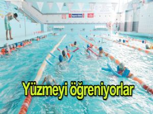 Yüzmeyi öğreniyorlar