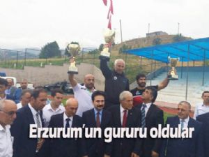 Erzurum Büyükşehir Belediyesi Spor Kulübü'nün güreşçileri Erzurum'un gururu oldu