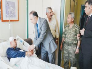 Vali Altıparmak'tan yaralı asker ve polislere ziyaret