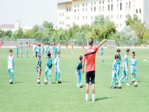 Çocuklardan futbola yoğun ilgi