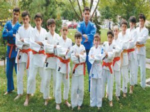 Eşofmansız gidip  madalyayla dönecekler