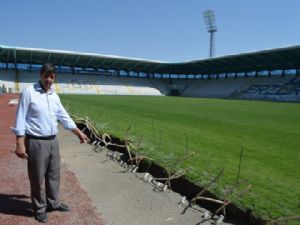 KAZIM KARABEKİR STADI KIŞIN DA YEŞİL OLACAK