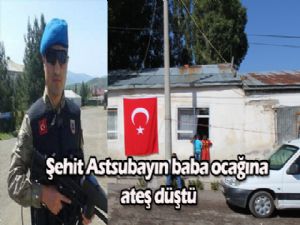 Erzurum şehidine ağlıyor...