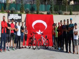 Erzurumlu Genç Bisikletçiler Şehitler İçin Pedal Çevirdiler