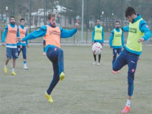 Mavi-beyazlılar hırslı idmanda moral buldu