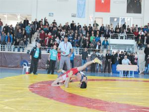 Büyükşehir Belediyesi Güreş Takımı 5-4 yenildi