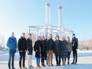 Tarihi Çifte Minareli  Medresesi'ni buzla yaptı