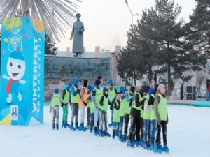 Süs havuzunda 'buz pateni' eğitimi