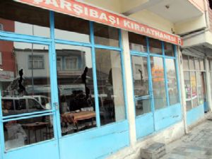 ÇARŞIBAŞI'NDA DÜKKÂNLARIN CAMLARI KIRILDI